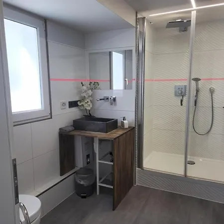 Daire Bei Pina - Business Nahe Duesseldorf *